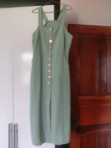 Vestido verde com Botões Dourados