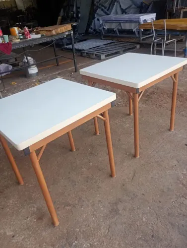 Mesa 70x70, nova, 75cm alt., tampo revestimento em fórmica, com entrega