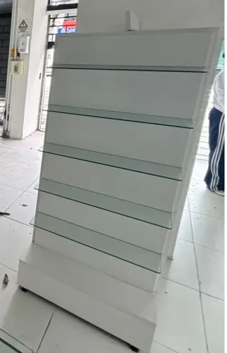 Expositor loja de vidro