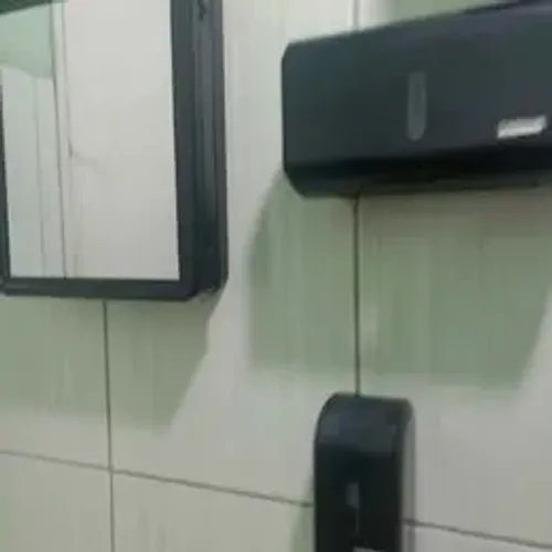 ESPELHO, PORTA SABONETE, PORTA PAPEL TOALHA, PORTA PAPEL HIGIÊNICO!