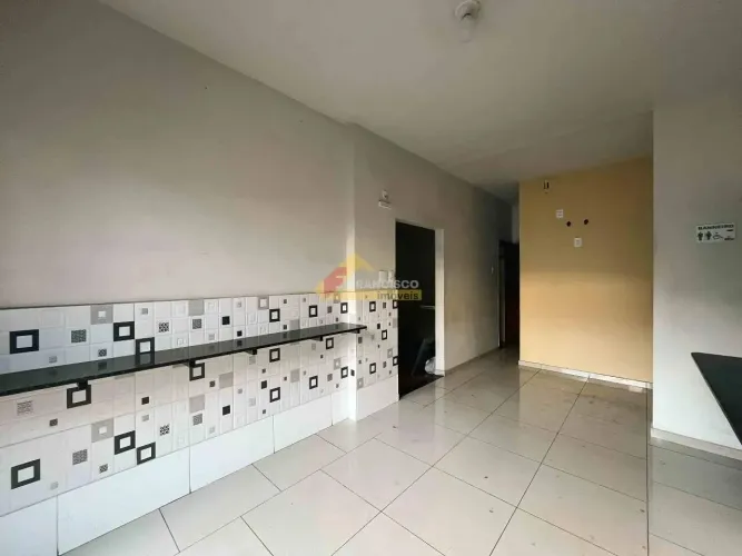 Casa localizada no Centro