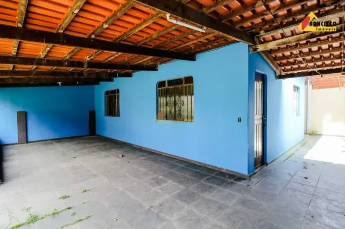 Casa à venda, 3 quartos, 4 vagas, Paraíso - Divinópolis/MG