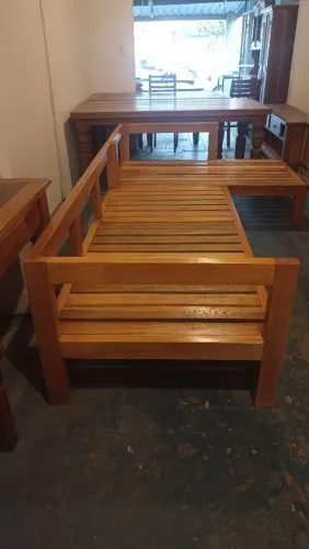 Sofá, mesa , aparador em madeira de lei maciça 