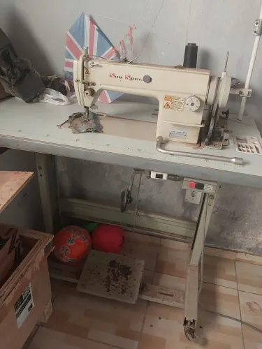 Maquina de costura reta