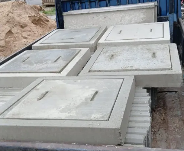 Tampas de CONCRETO COM MOLDURA