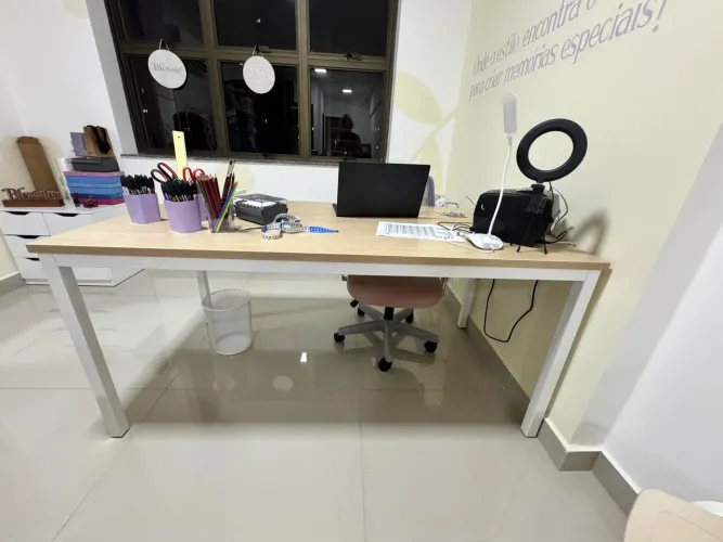 Mesa de Escritório novíssima 