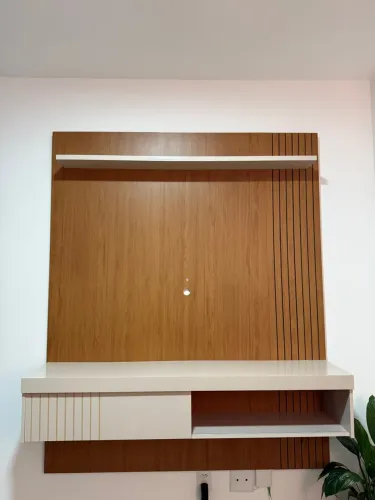 Painel para TV com Prateleira e Rack