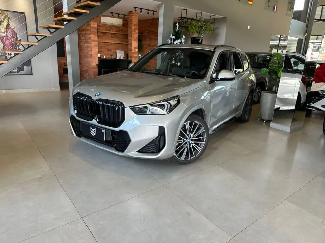 BMW IX1 Xdrive 30 M Sport (elétrico) 2024