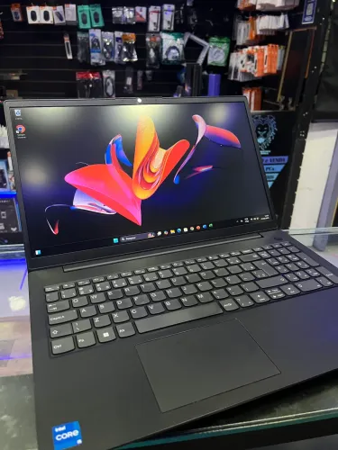 Notebook Lenovo V15 i5 11Th 16GB RAM SSD NVMe 256GB