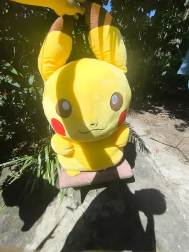 Pikachu de pelúcia