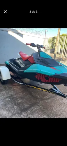 Jet ski spark trixx 2up 
