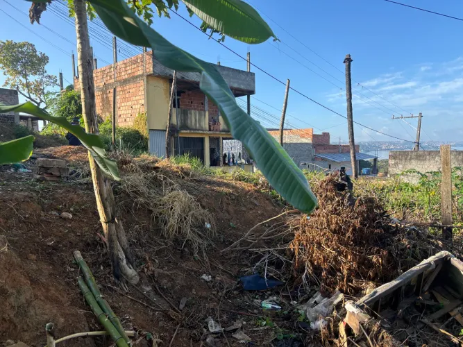 Vendo um terreno próximo ao final de linha da Cocisa.