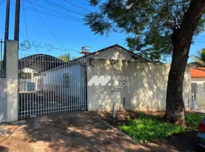 Casa com 2 dormitórios para alugar, 100 m² por R$ 1.555/mês - Jardim Ipanema - Maringá/PR