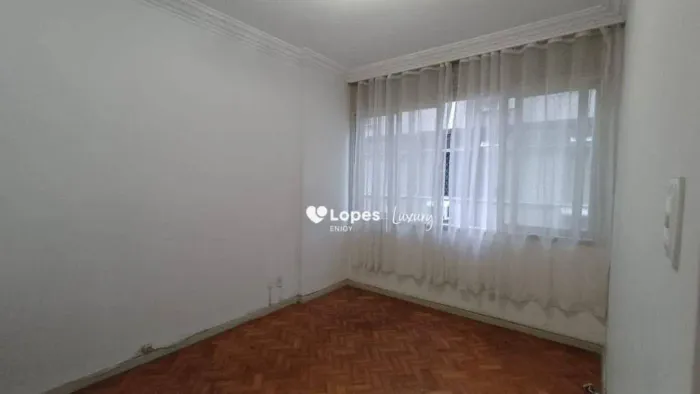 Russel, 2 dormitorios com dependencias e vaga na escritura