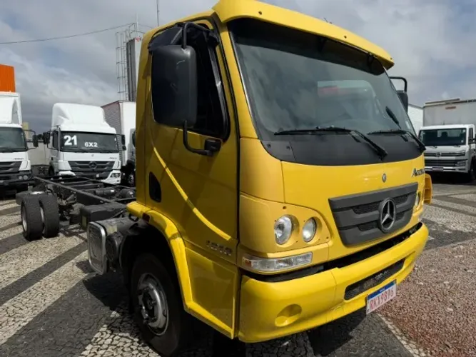 Mercedes Accelo 1016 ano 2021