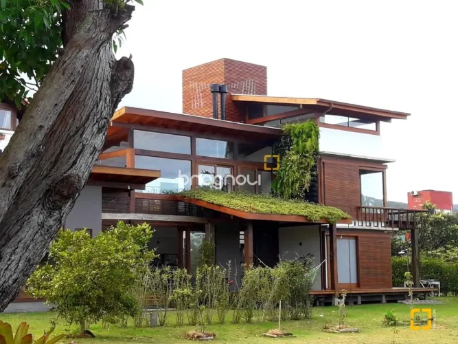 Casa à venda em condomínio fechado no Rio Tavares em Florianópolis SC