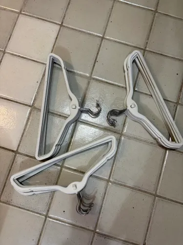 Cabides em Veludo Bege (30 Unidades)