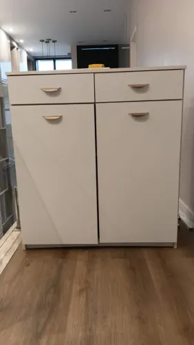 Vendo um armário em mdf branco com 2 gavetas e 2 portas em perfeito estado.