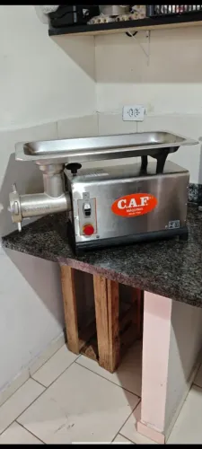 Vende-se moedor de carne , profissional marca CAF boca 22, em ótimo estado de conservação.