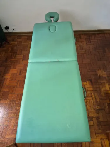 3 Macas Usadas- Detalhe na Tapeçaria- Pronta para Uso