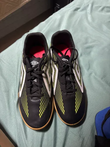 Chuteira Umbro Fast