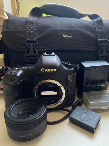 Canon EOS 5D Mark III + Canon EF 50mm f/1.8 STM