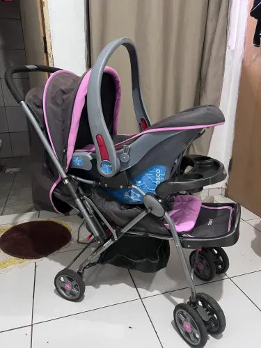 Carrinho de bebê + bebê conforto!