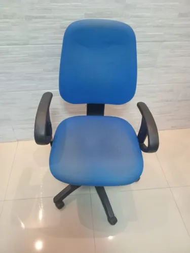 Vendo Cadeira de escritório com Capa