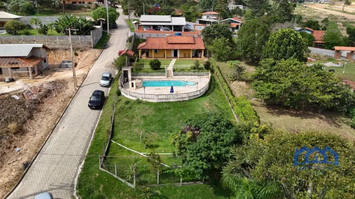 Chácara com 3 Quartos e 2 banheiros à Venda, 1.000 m² por R$ 660.000 Cód. ch2716