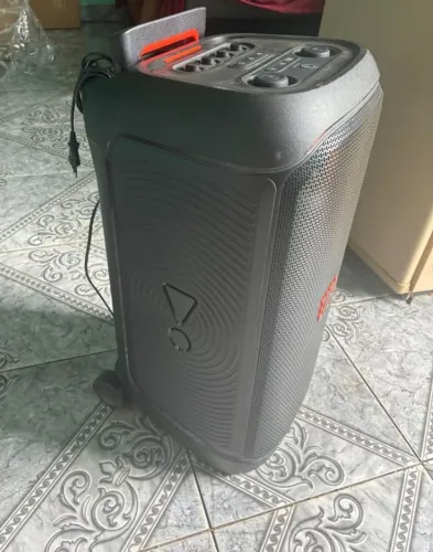 Caixa JBL 3 mês de usso