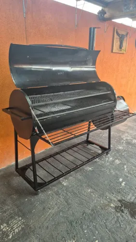 Pit smoker em excelente estado de conservação...parcelo no cartão...não entrego 