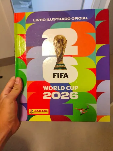Álbum de capa dura completo da copa do mundo 2026 ( figurinhas coladas)