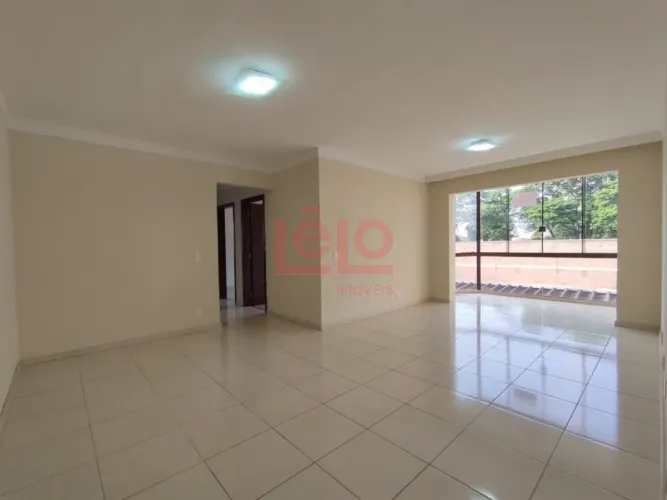 Excelente Apartamento de 3 quartos (1 suíte), na zona 4, próximo ao Café Cremoso.