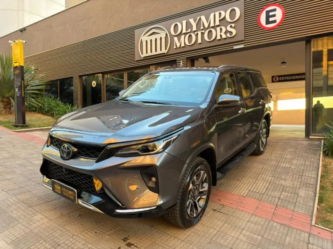 Toyota Hilux SW4 4X4 2.8 Diesel 2025
