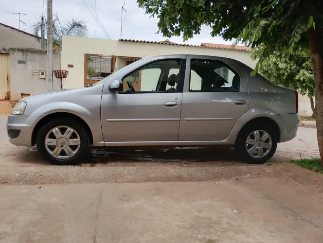 Renault Logan Expression Hi-flex 1.6 8V 4P 2013