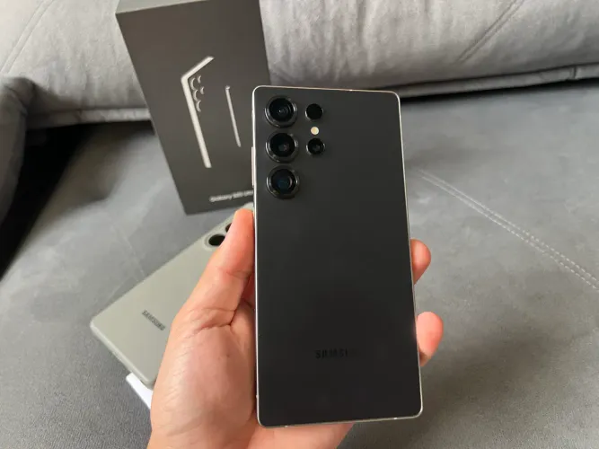 Samsung Galaxy s25 ultra - Na garantia, com apenas 4 meses de uso.