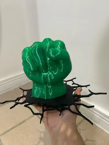 Mão do Hulk e martelo gigante Thor 