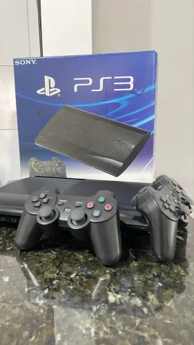 PS3 Super slim - 2 Controles - Desbloqueado 