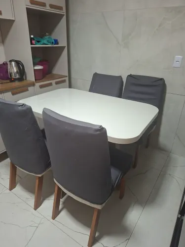 Mesa 4 cadeiras