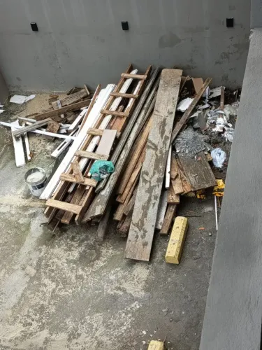 Doação de Pisos e madeiras