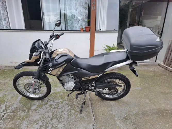 Vendo moto Crosser 2024 XTZ em ótimo estado.