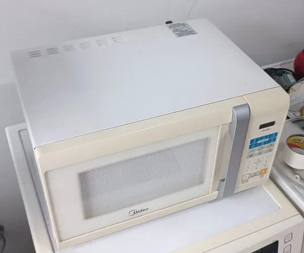 Vendo microondas Midea 220v 30l