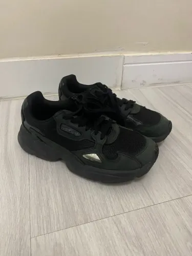 Tênis Adidas Falcon 