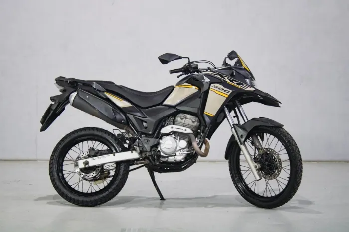 Honda XRE 300 2023 com 37 mil km 