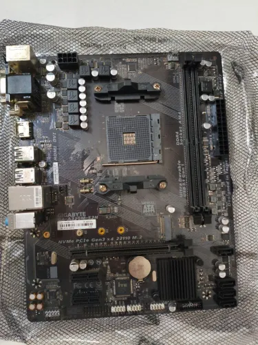 Placa-mãe Gigabyte A320M AM4 DDR4