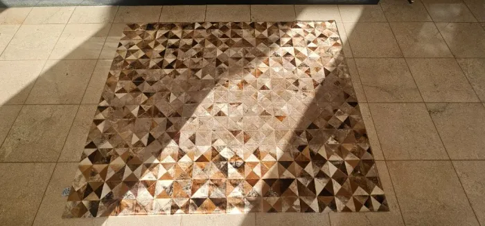 Tapete em couro placas triangulares 250cm X 200cm