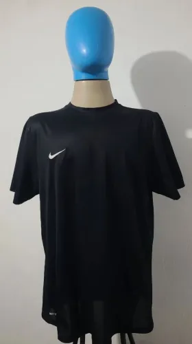 Camisa da Nike Preta tamanho GG, bonita, original, bem confortável, tecido macio. 