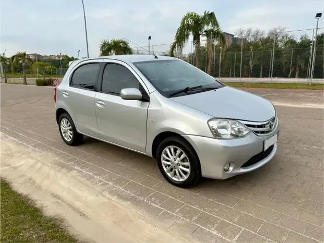 Toyota Etios XLS 1.5 Flex 16V 5P Mec. 2013