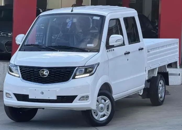 CAMINHAOZINHO EFFA V22 CABINE DUPLA COM BAÚ