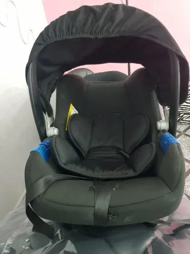 Carrinho burigotto com bebê conforto, em bom estado